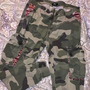 Size 27 army fatigue joggers. Worn twice